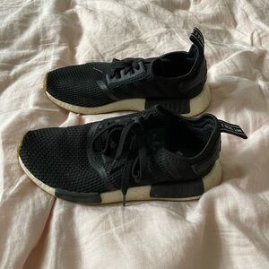adidas nmd-r1 black shoes